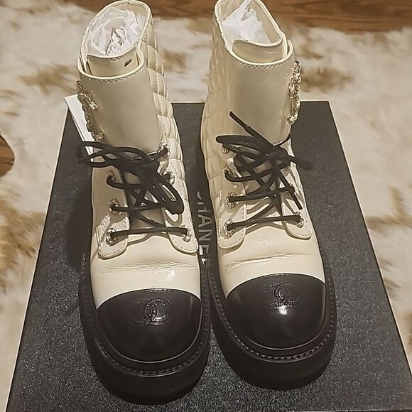 Ladies like new Chanel Laceup boots - Picture 3 of 16
